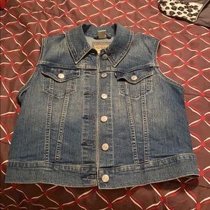 SUPER CUTE sleeveless jean jacket!